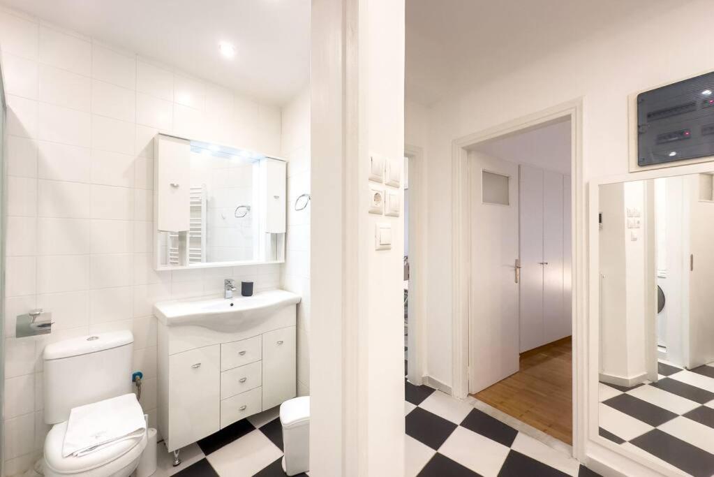 Art & Comfort Apartment in Athens