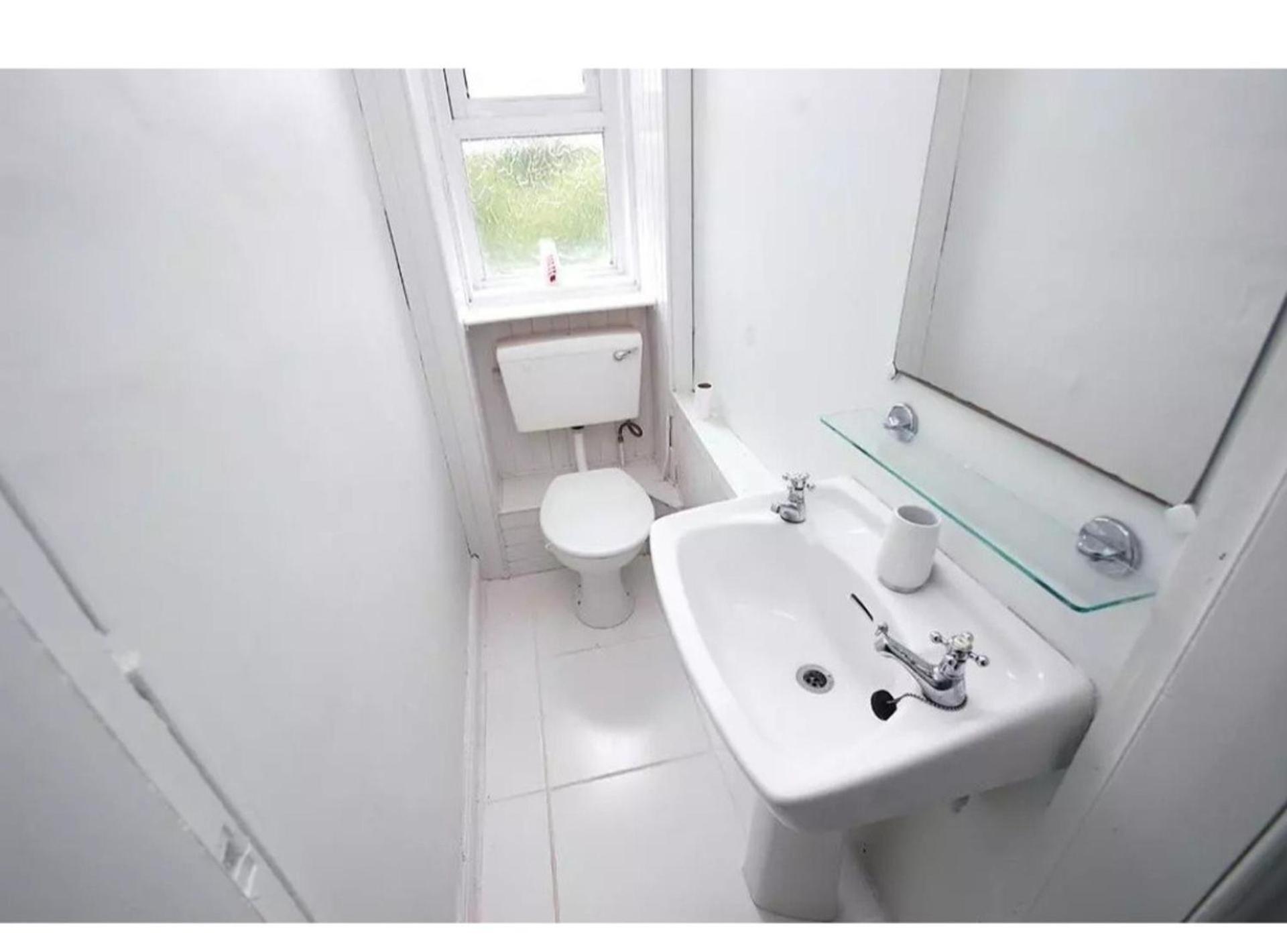 Flat in glasgow close to all local amenities view 3