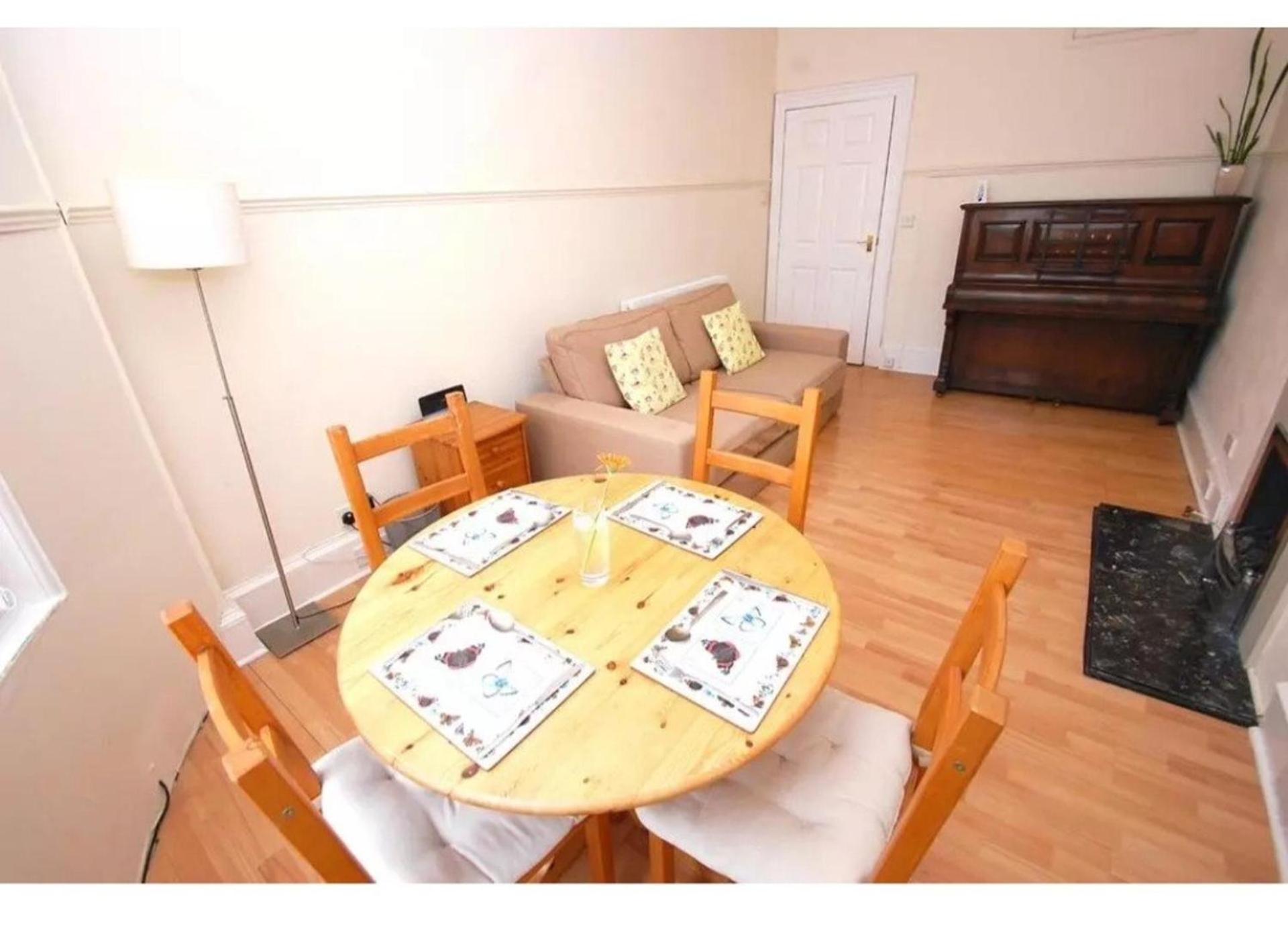Flat in glasgow close to all local amenities view 2