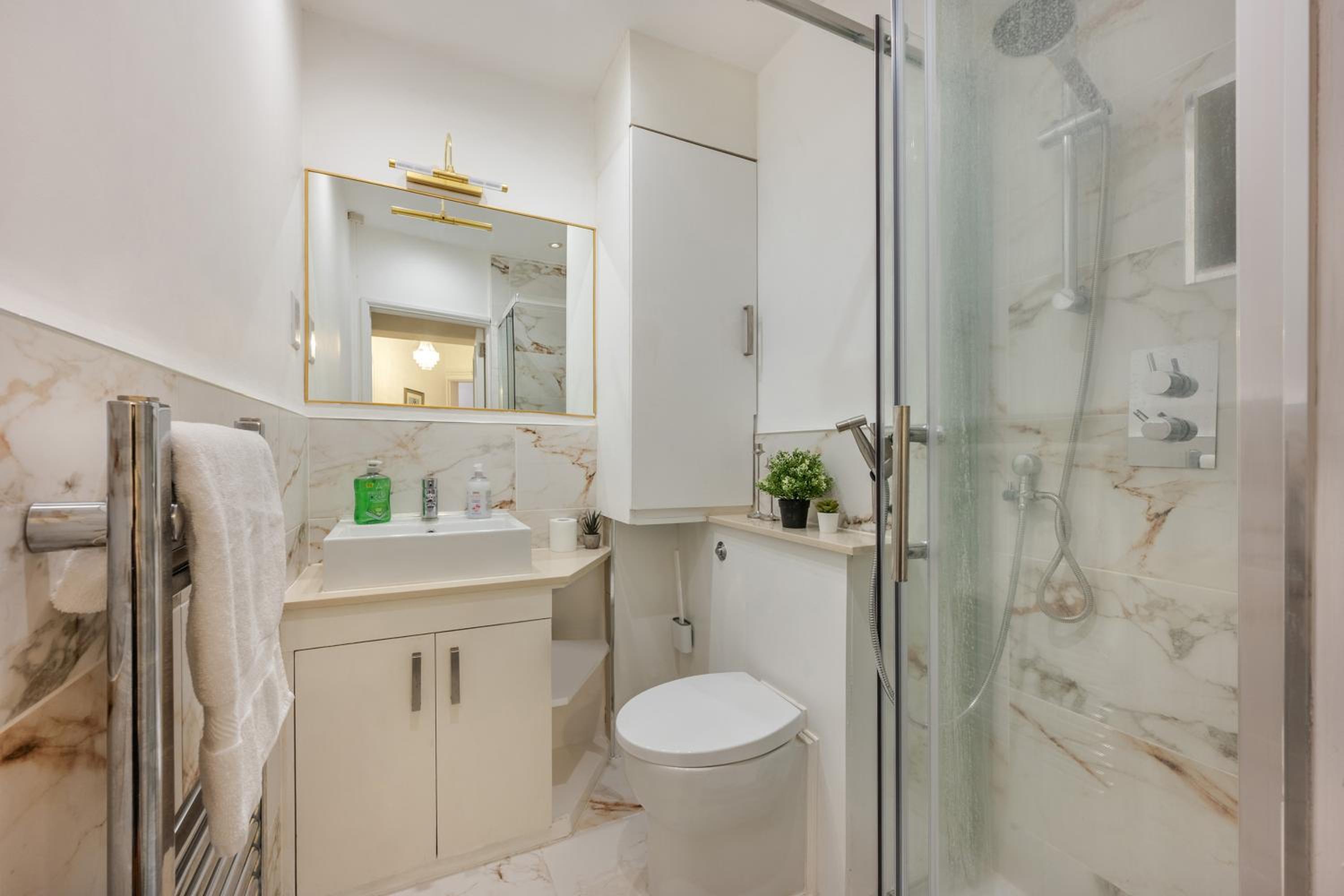 Modern 2 Bedroom Apartment in Central London