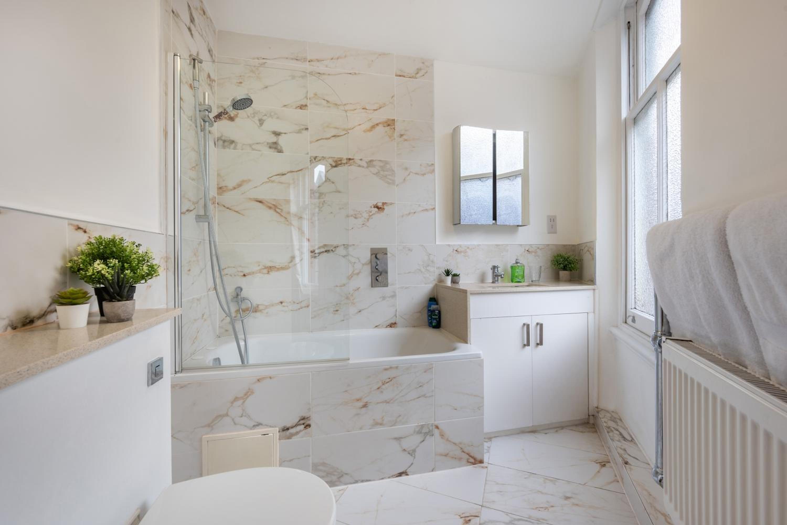 Modern 2 Bedroom Apartment in Central London