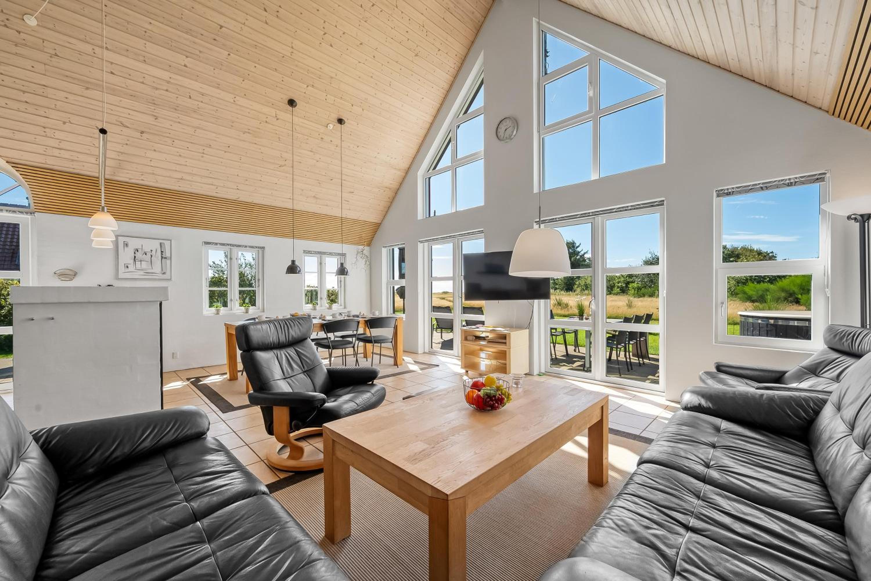 Lovely Holiday Home With Fantastic Views, Fenced Grounds, And A Wilderness Bath view 5