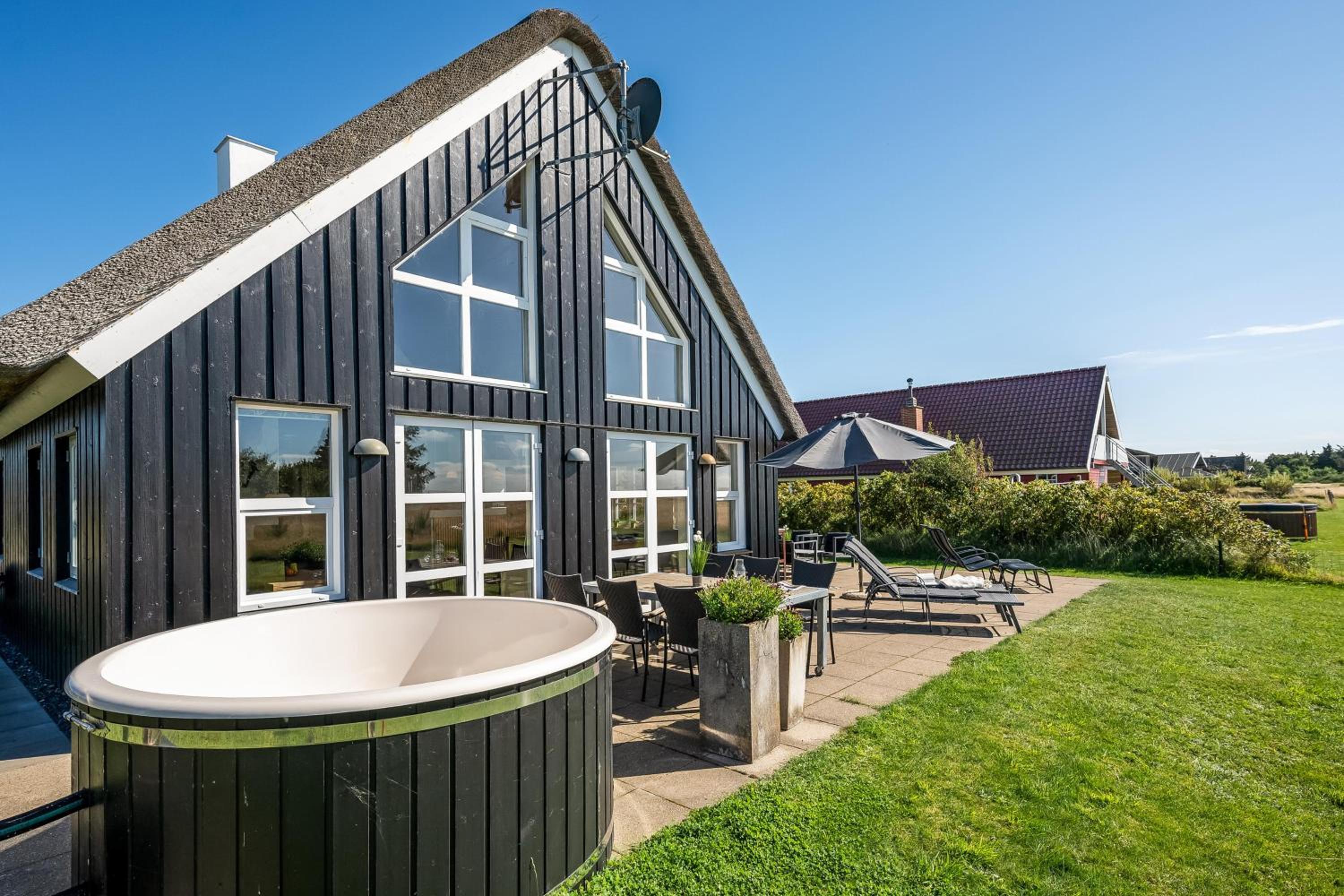 Lovely Holiday Home With Fantastic Views, Fenced Grounds, And A Wilderness Bath view 4
