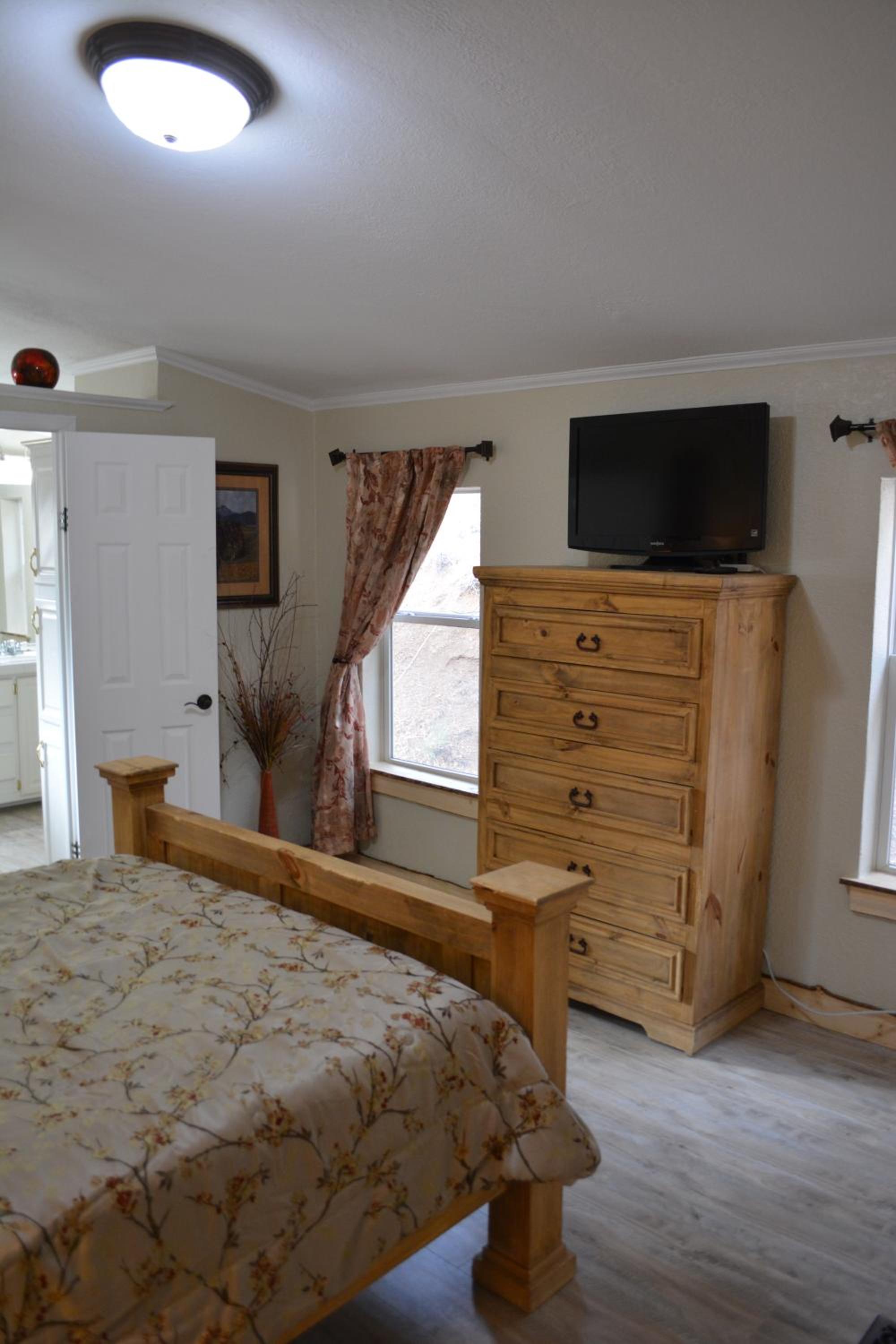 Mountain Cabin Retreat view 4