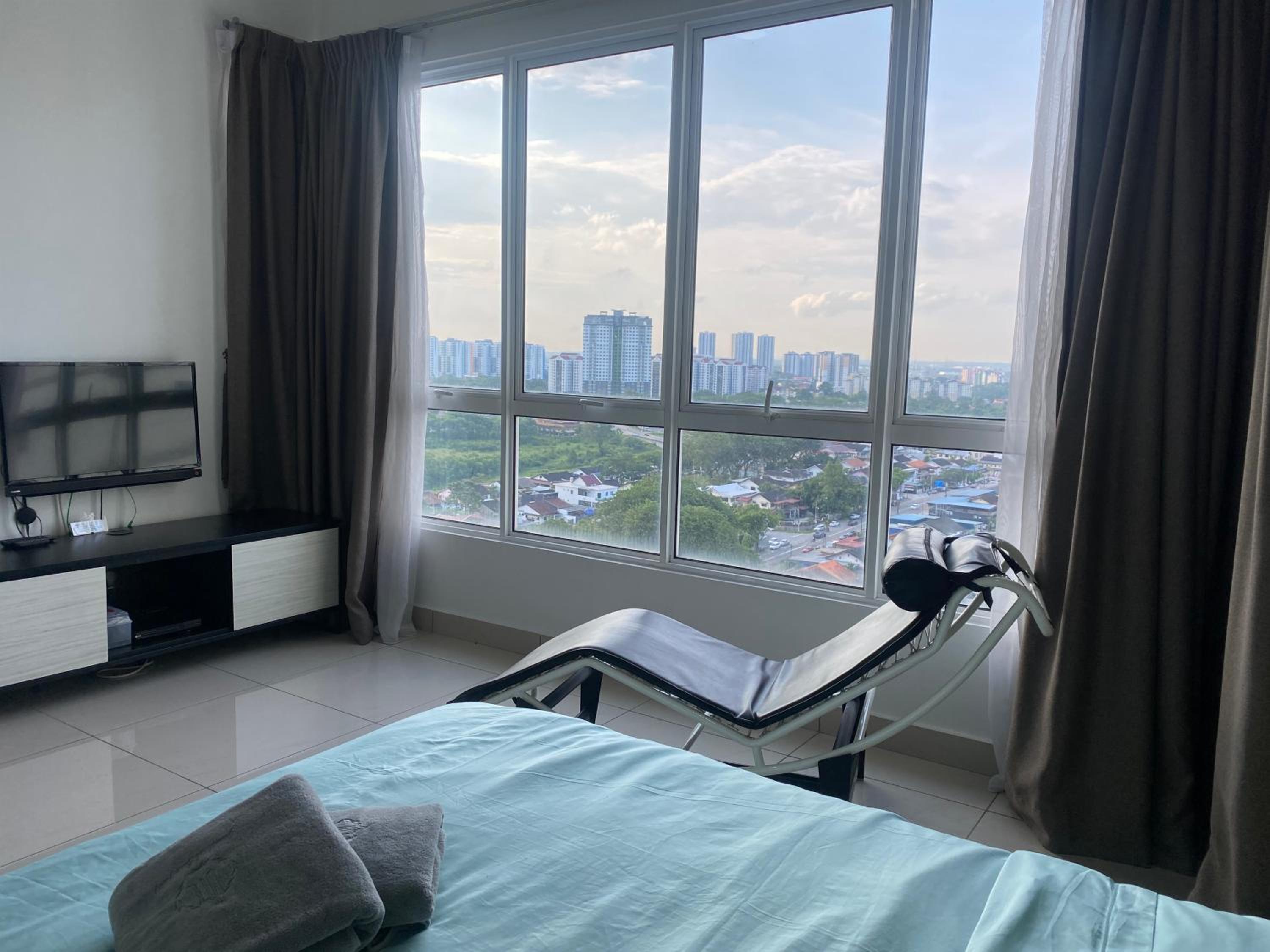 CIQ 3mins 7pax 3&1bdrm WIFI-Pool table-SmartTV