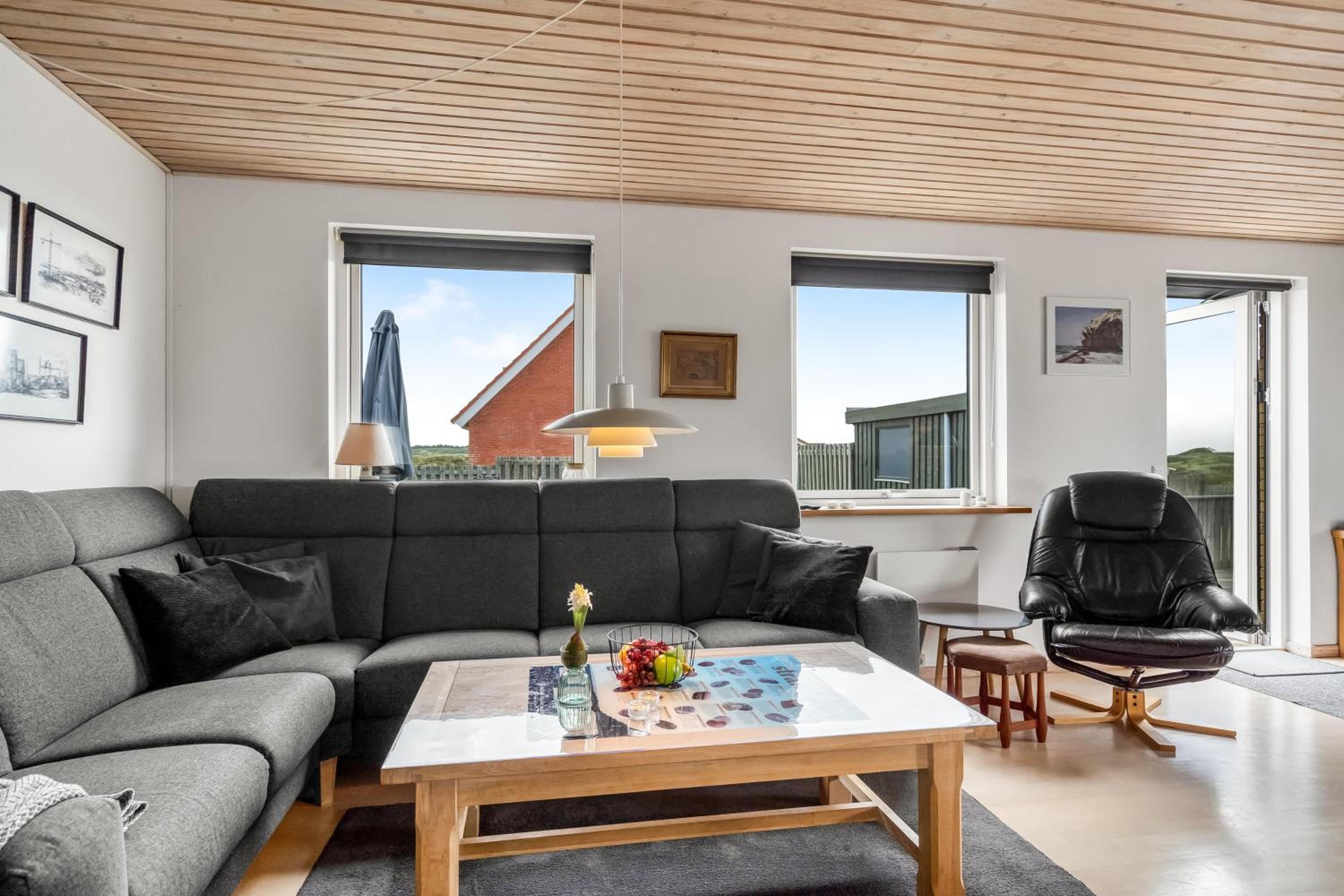 Lovely Holiday Home With Panoramic Views Of The North Sea view 3