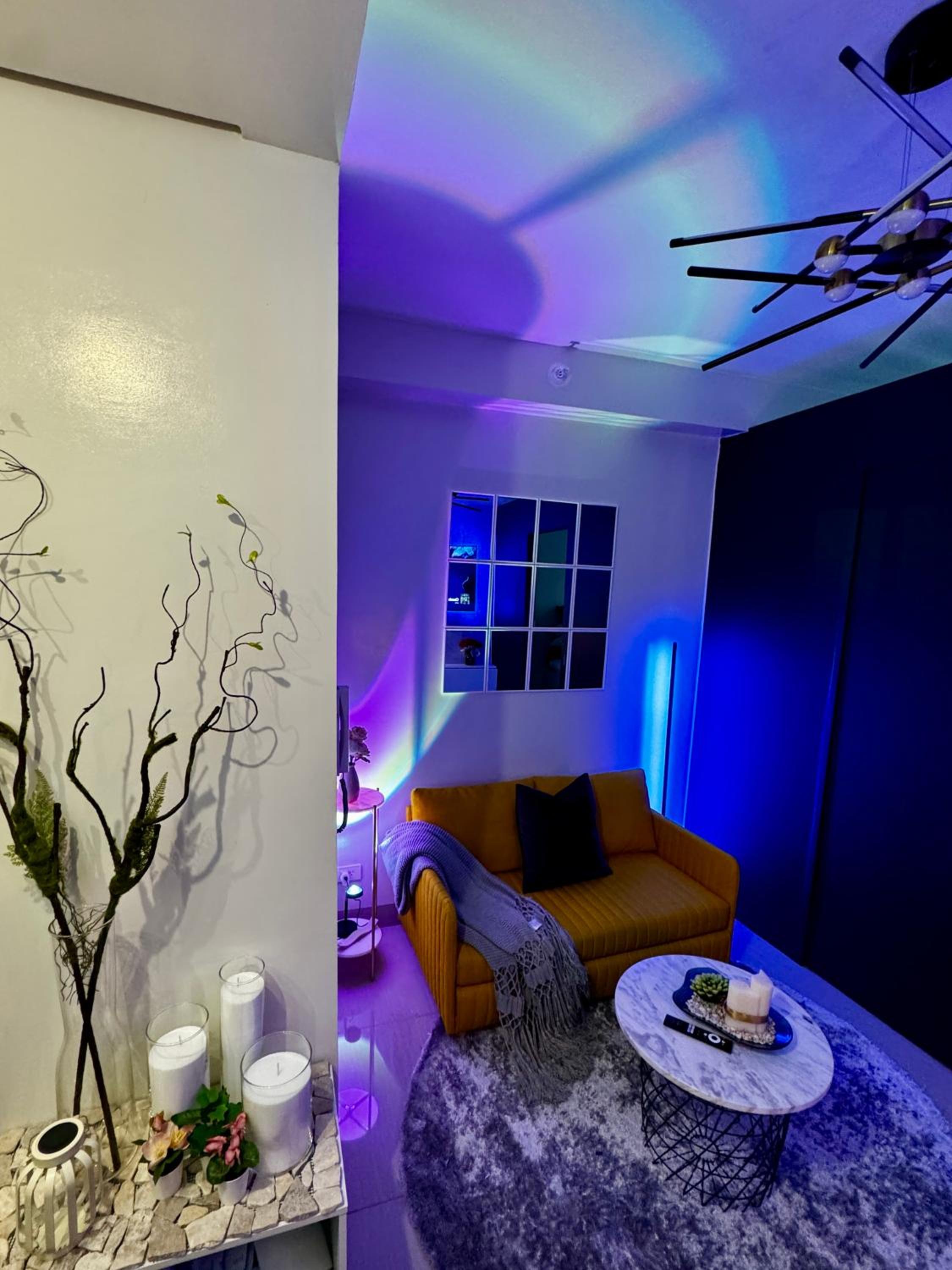 Evergreen suite- 1 bed 1 sofa bed, light sync TV view 5