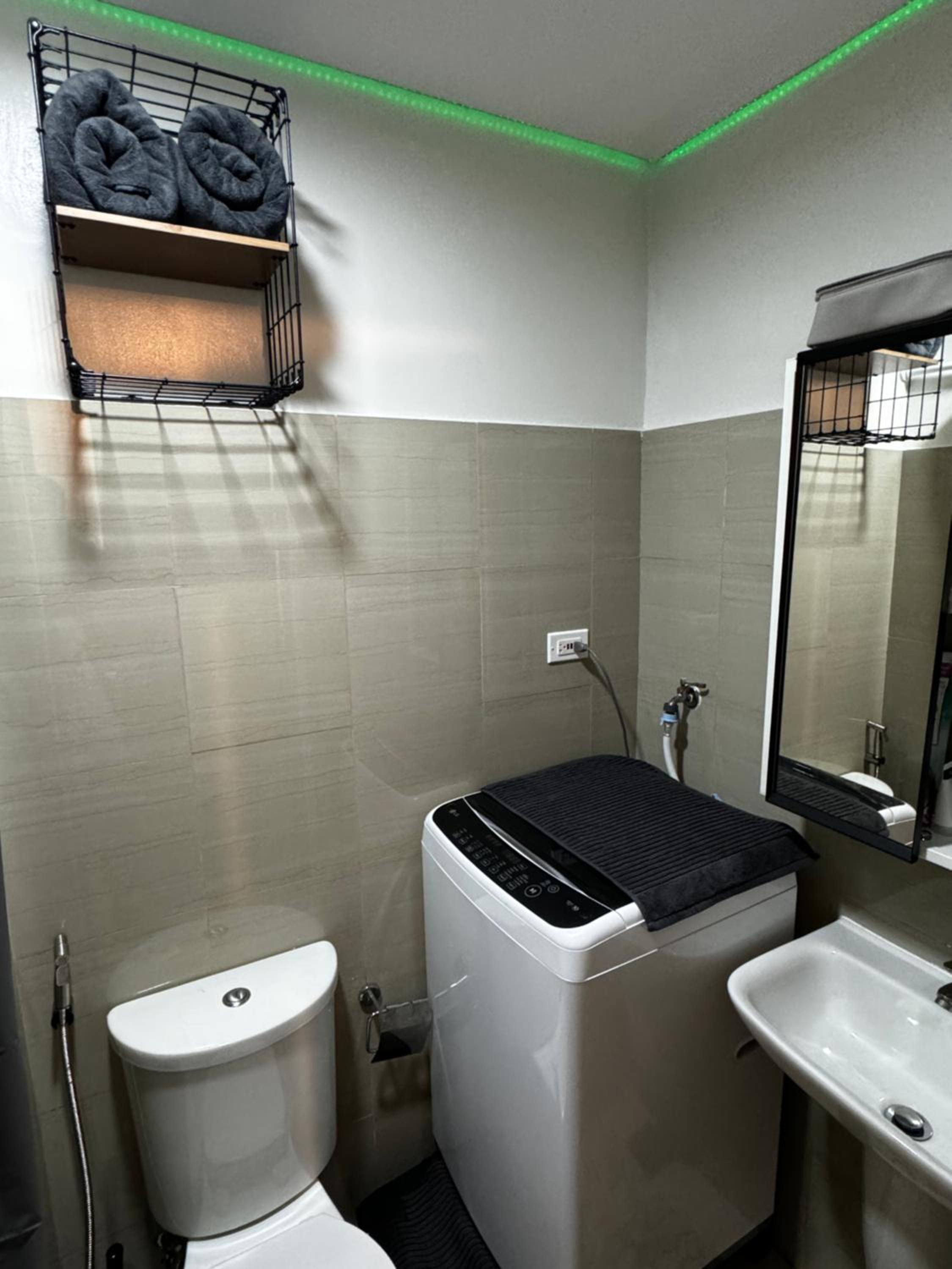 Evergreen suite- 1 bed 1 sofa bed, light sync TV view 3