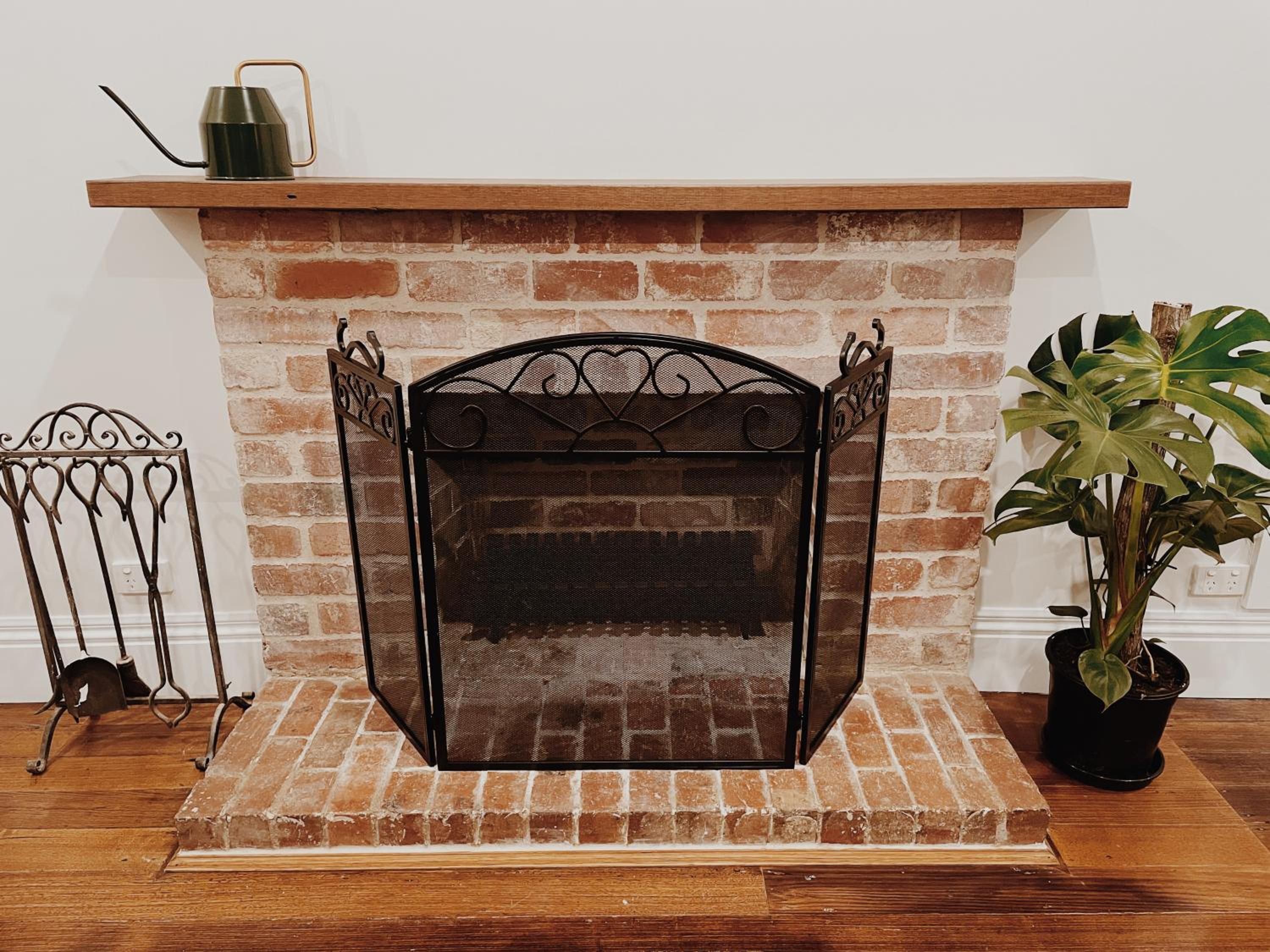 Getaway for 7 with King Bed and Open Fireplace