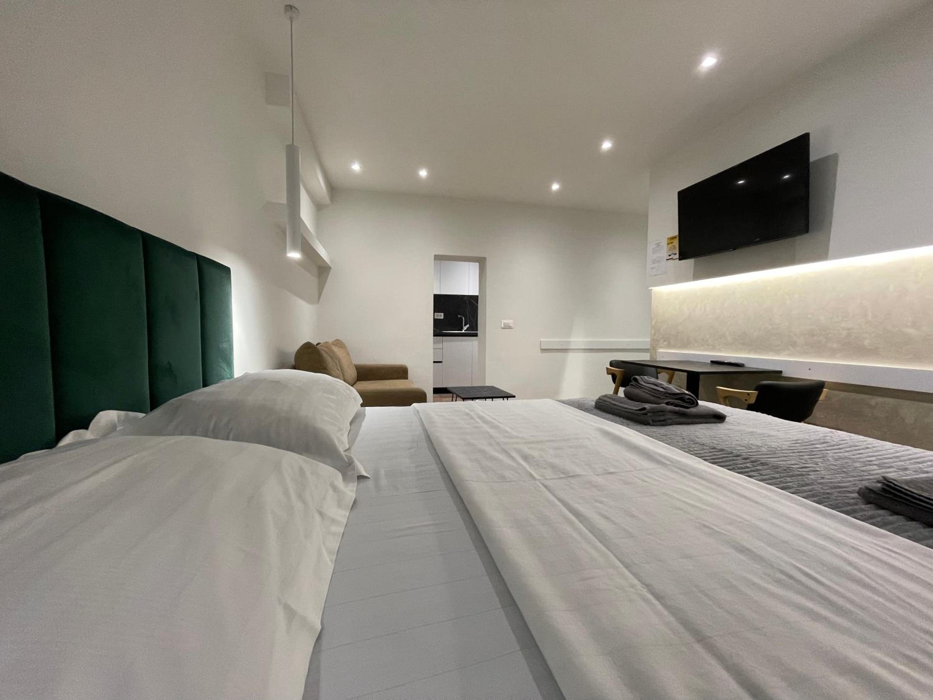 Le petite Studio Apartments - ENJOY TRAVEL