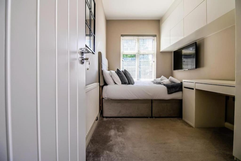 Luxury Flat in Northwood view 2