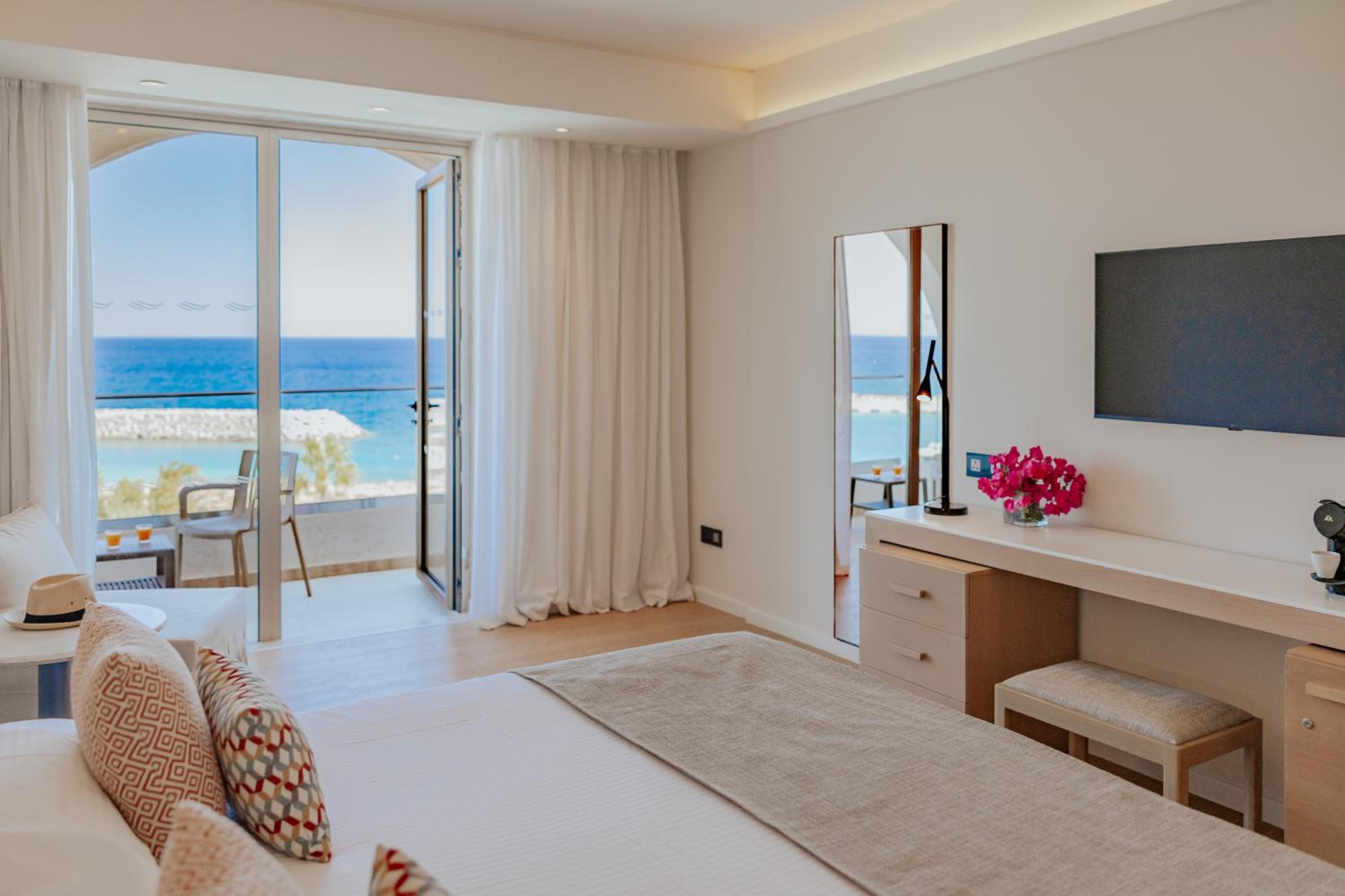 Golden Coast Beach Hotel — photo 48