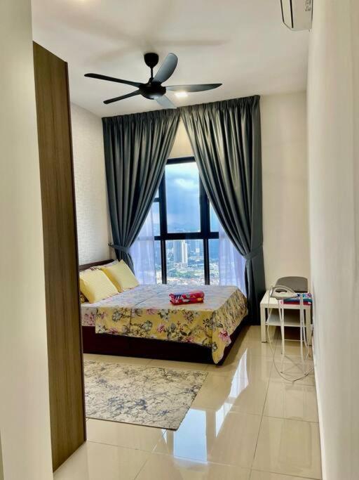 Trion Kuala Lumpur KLCC view L65 2br 2bth