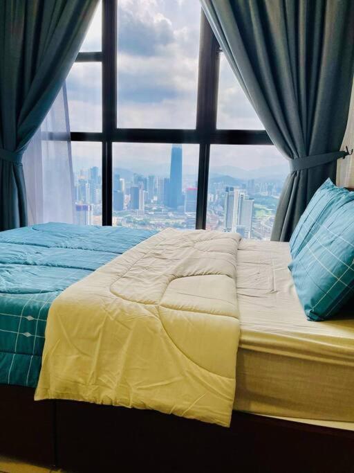 Trion Kuala Lumpur KLCC view L65 2br 2bth