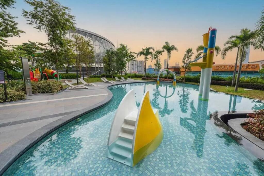 Trion Kuala Lumpur KLCC view L65 2br 2bth