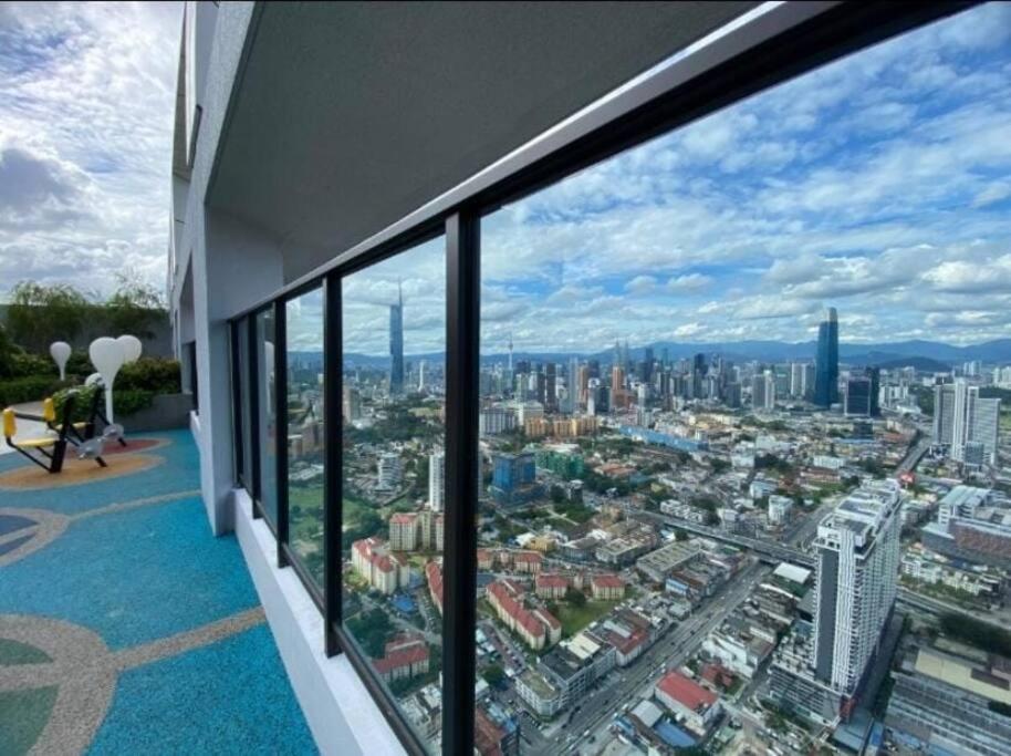 Trion Kuala Lumpur KLCC view L65 2br 2bth