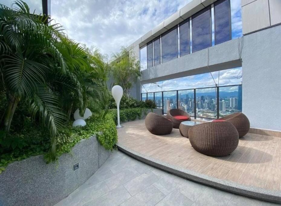 Trion Kuala Lumpur KLCC view L65 2br 2bth