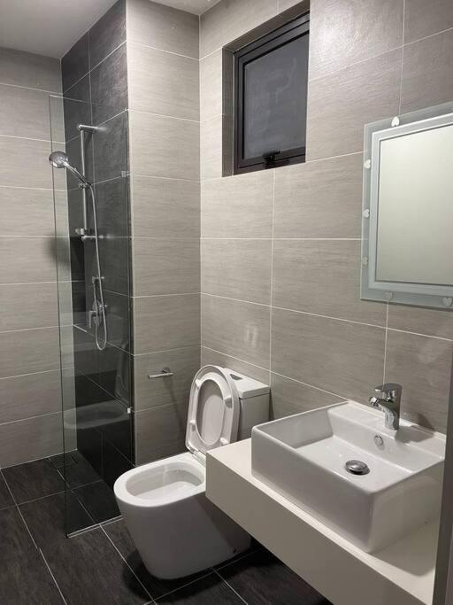 Trion Kuala Lumpur KLCC view L65 2br 2bth