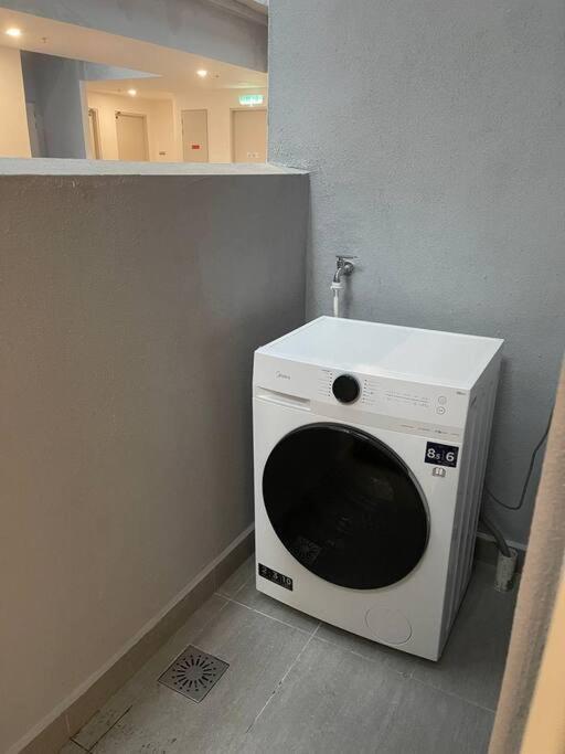 Trion Kuala Lumpur KLCC view L65 2br 2bth