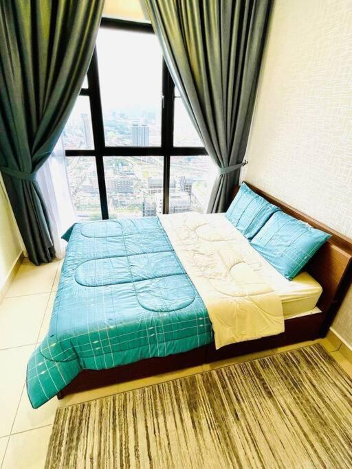 Trion Kuala Lumpur KLCC view L65 2br 2bth