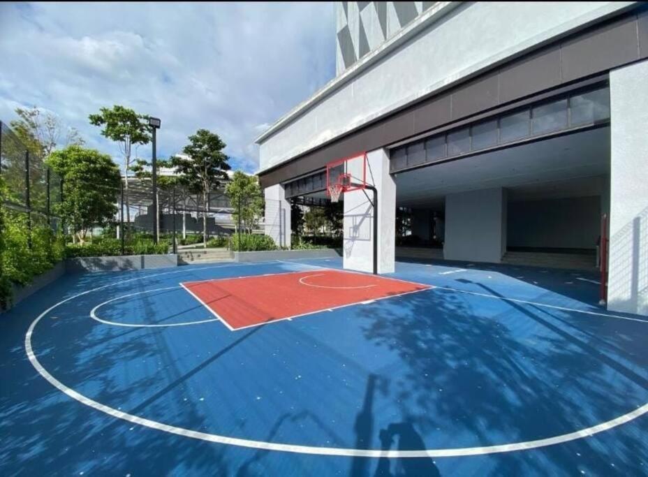Trion Kuala Lumpur KLCC view L65 2br 2bth