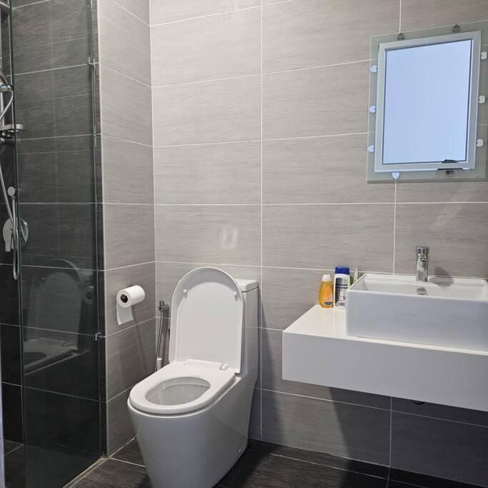 Trion Kuala Lumpur KLCC view L65 2br 2bth