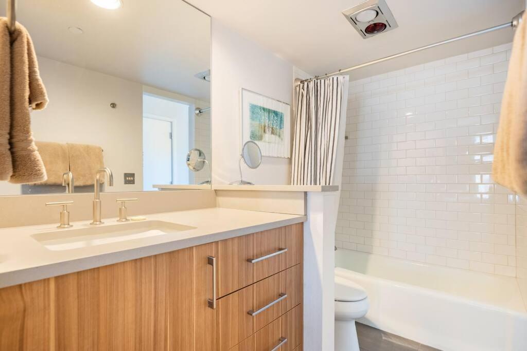 Top Floor Condo! DIiscount via What aspp! Mountainside! check the number from the photos ! view 3