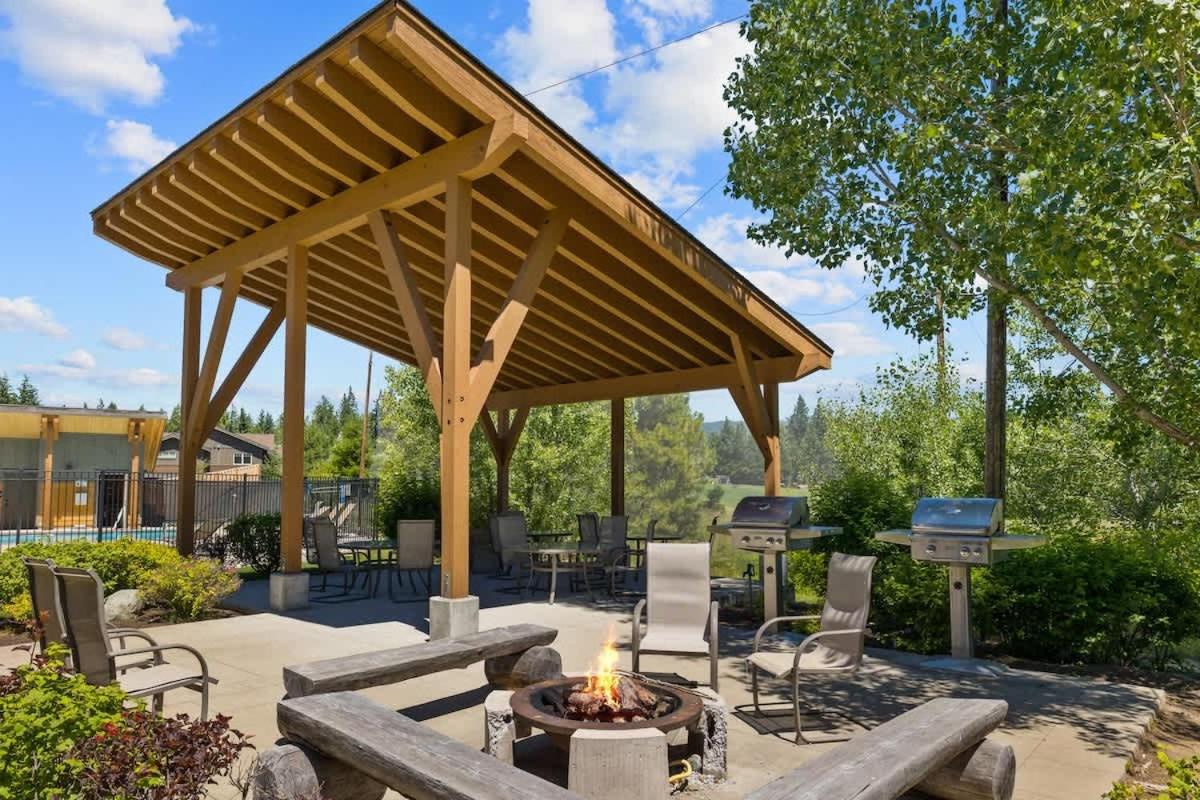 Cowboy Corner Condo at Suncadia- Top Floor, Fairway & Mountain View, Fireplace, Smart TVs, Hi-speed Wi-Fi, Walk to Lodge view 3