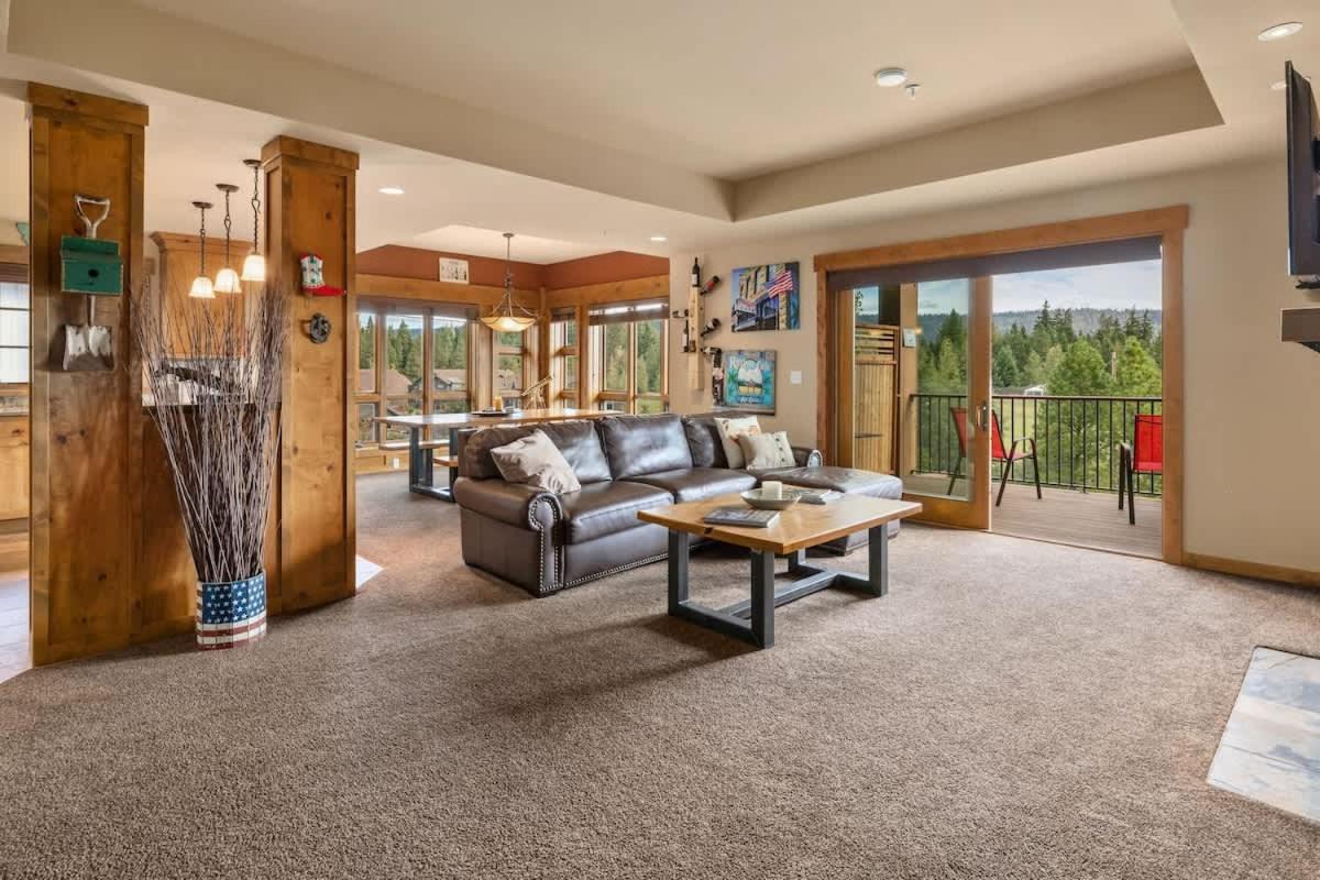 Cowboy Corner Condo at Suncadia- Top Floor, Fairway & Mountain View, Fireplace, Smart TVs, Hi-speed Wi-Fi, Walk to Lodge view 4