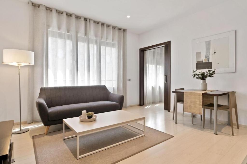 Fisa Rentals Gran Via Apartments