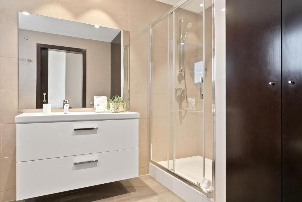 Fisa Rentals Gran Via Apartments