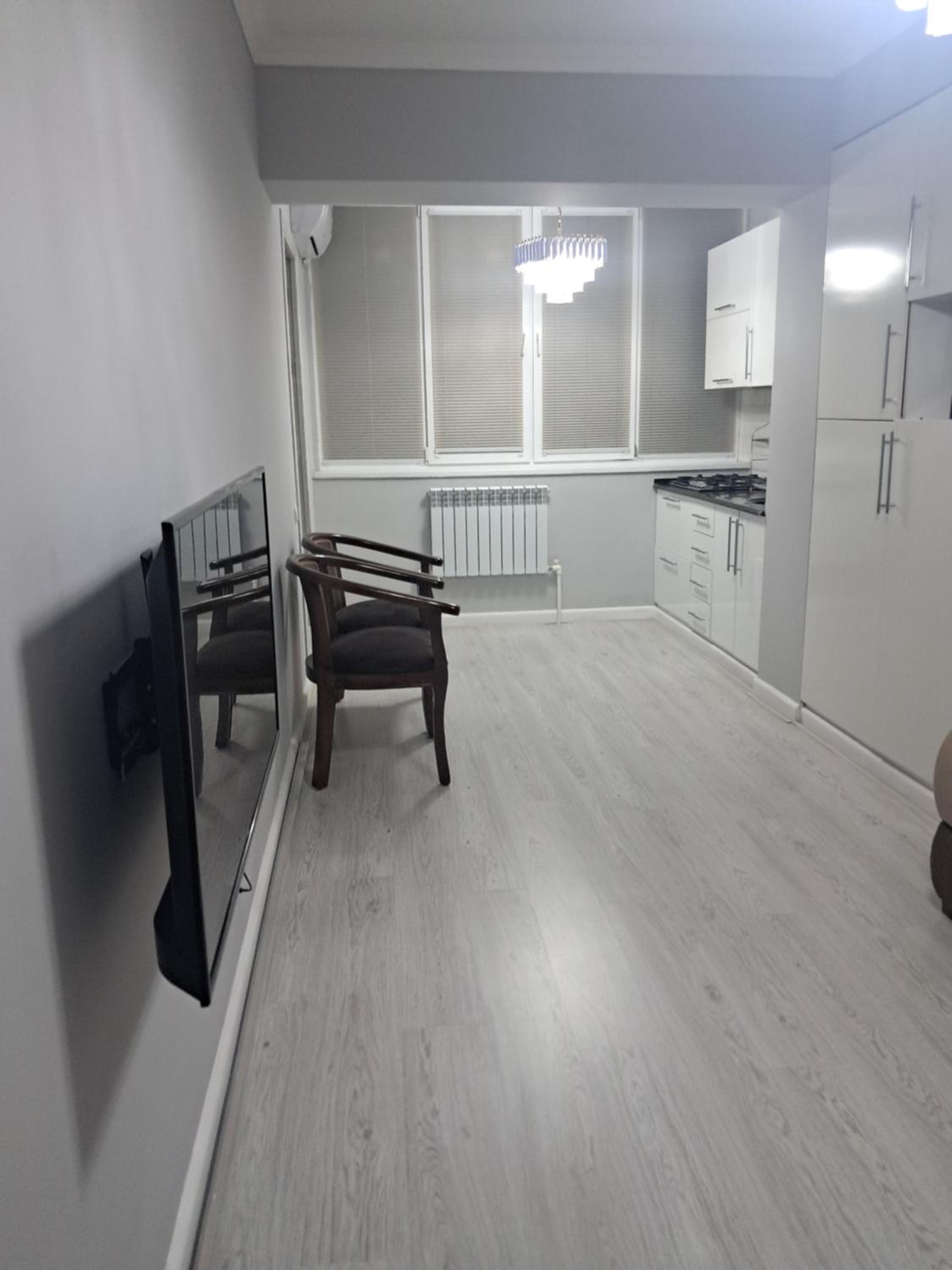 Newly Renovated Modern 2 Bed Apt Near Gur-e-Amir -Brown Door 2 view 4