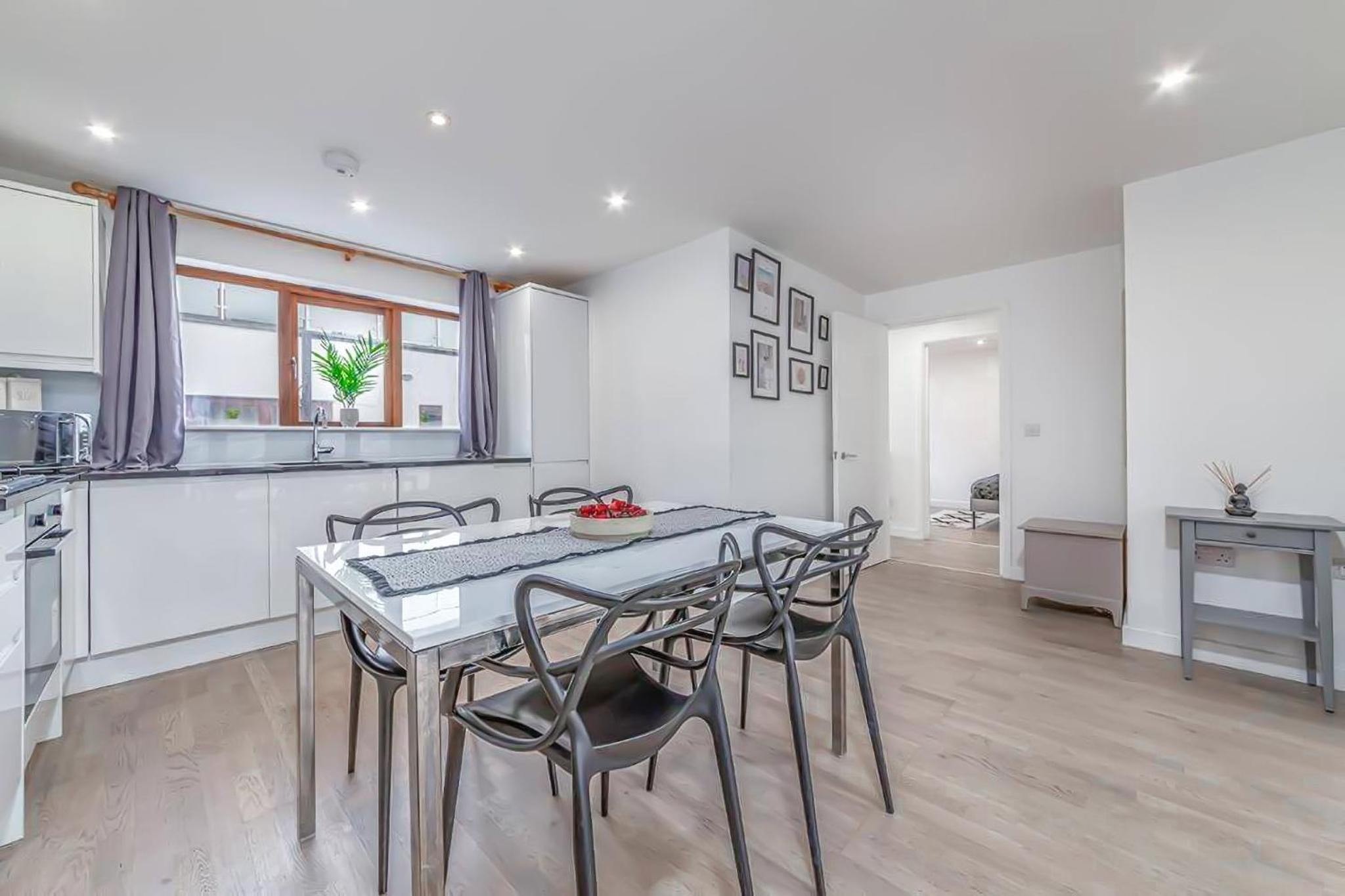 Amazing 2 Bed Bath Flat with London Eye View LM7