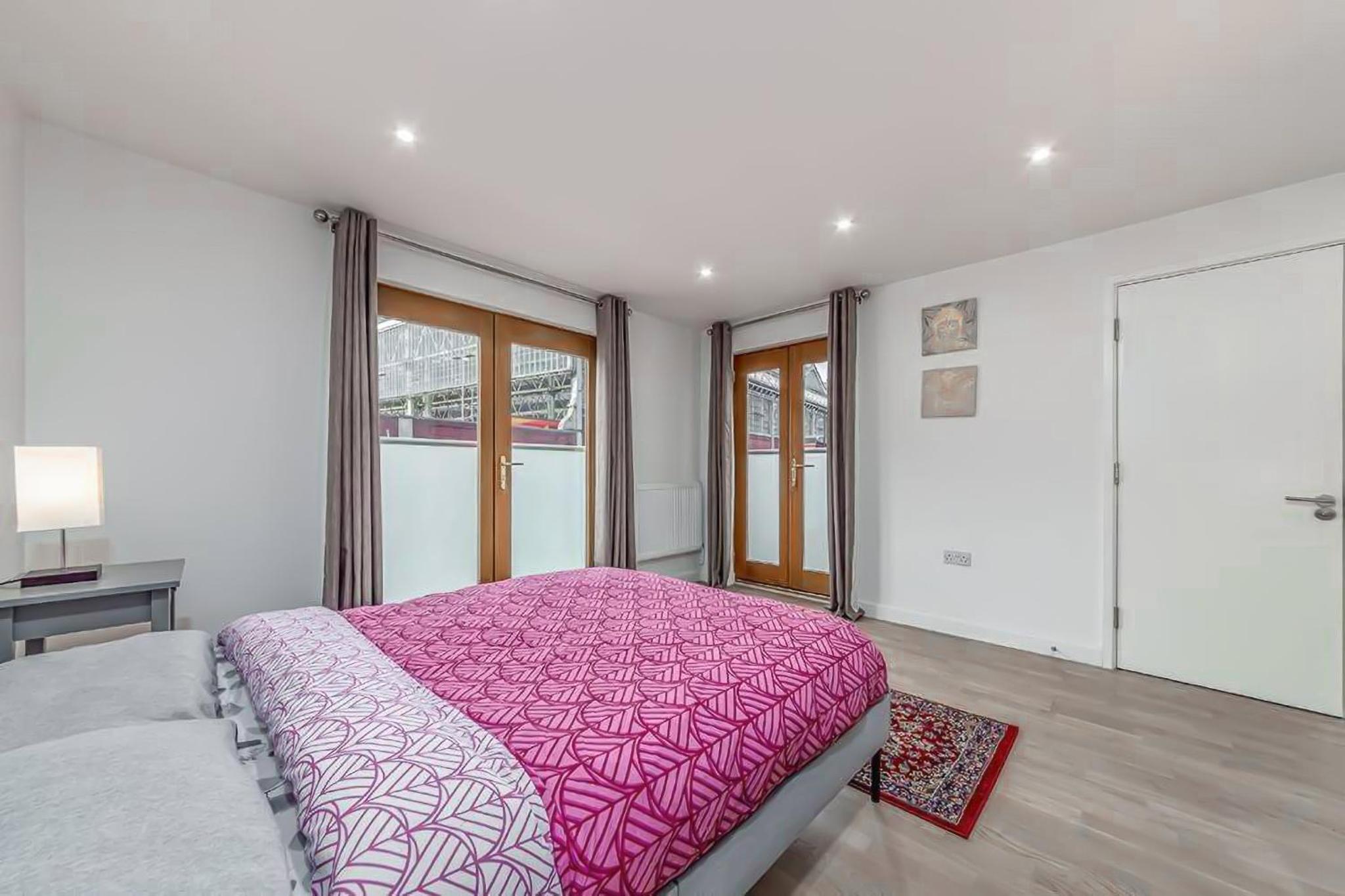 Amazing 2 Bed Bath Flat with London Eye View LM7