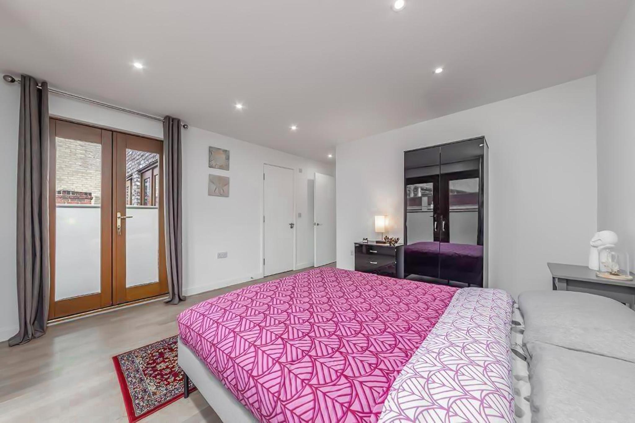 Amazing 2 Bed Bath Flat with London Eye View LM7