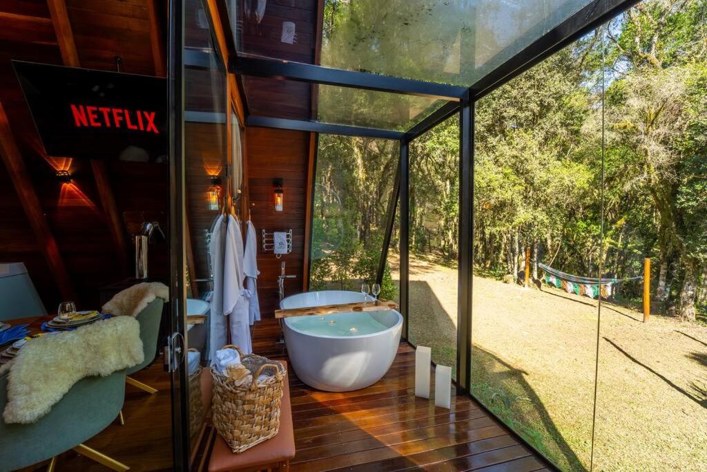 Cabana Limoeiro com vista para as montanhas