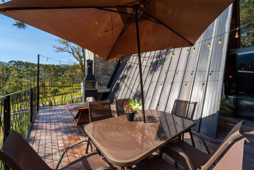 Cabana Limoeiro com vista para as montanhas