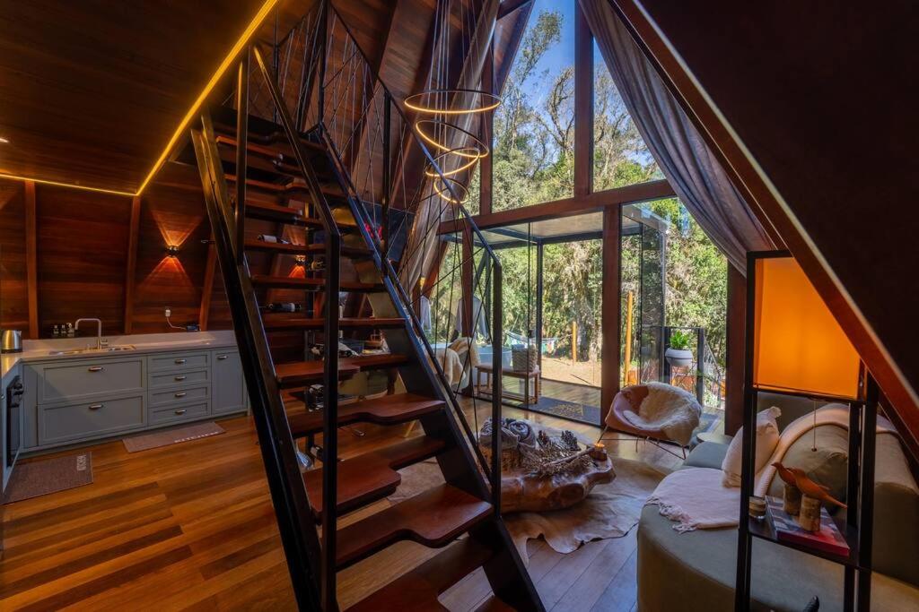 Cabana Limoeiro com vista para as montanhas