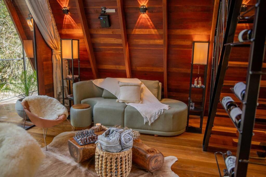 Cabana Limoeiro com vista para as montanhas