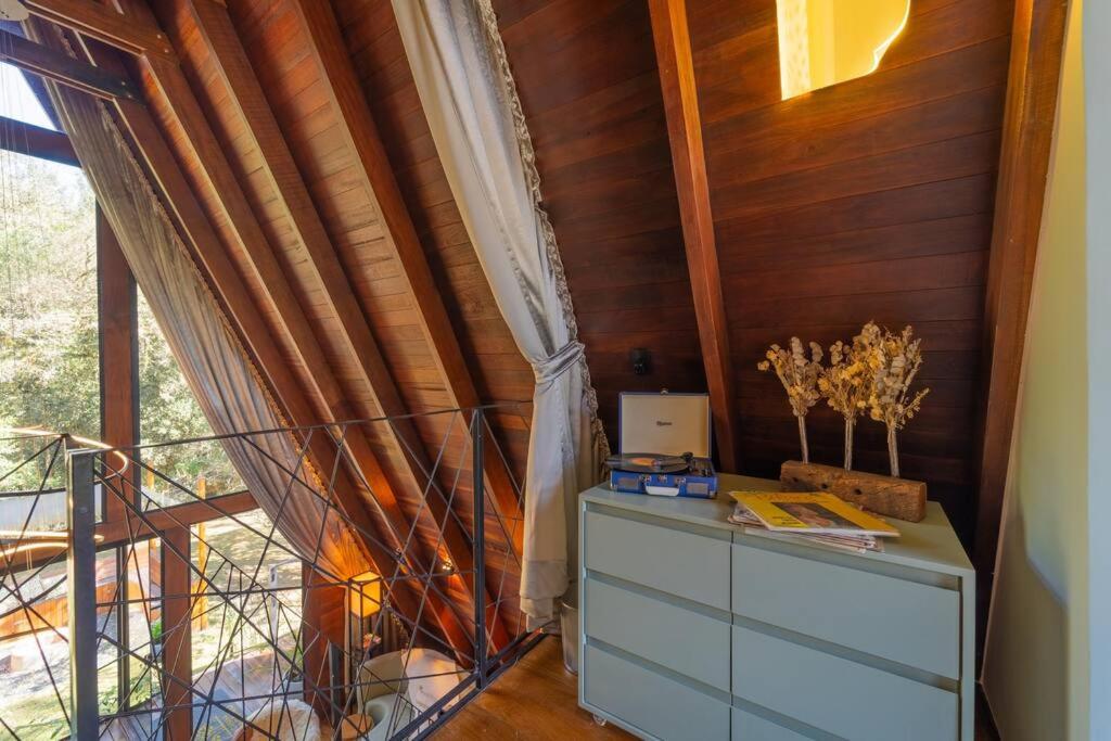Cabana Limoeiro com vista para as montanhas