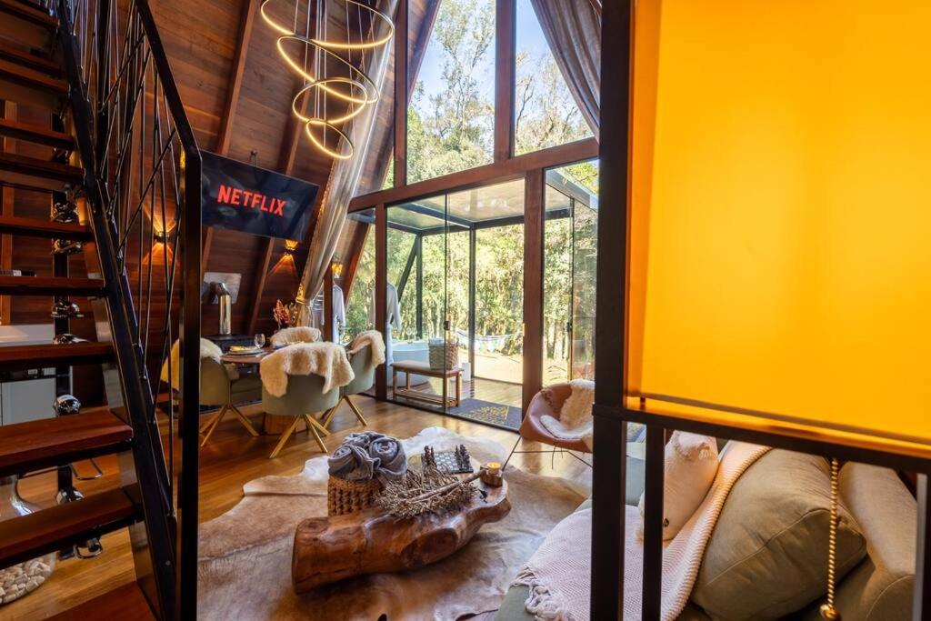 Cabana Limoeiro com vista para as montanhas