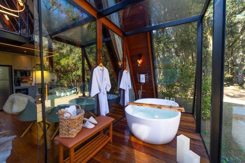 Cabana Limoeiro com vista para as montanhas