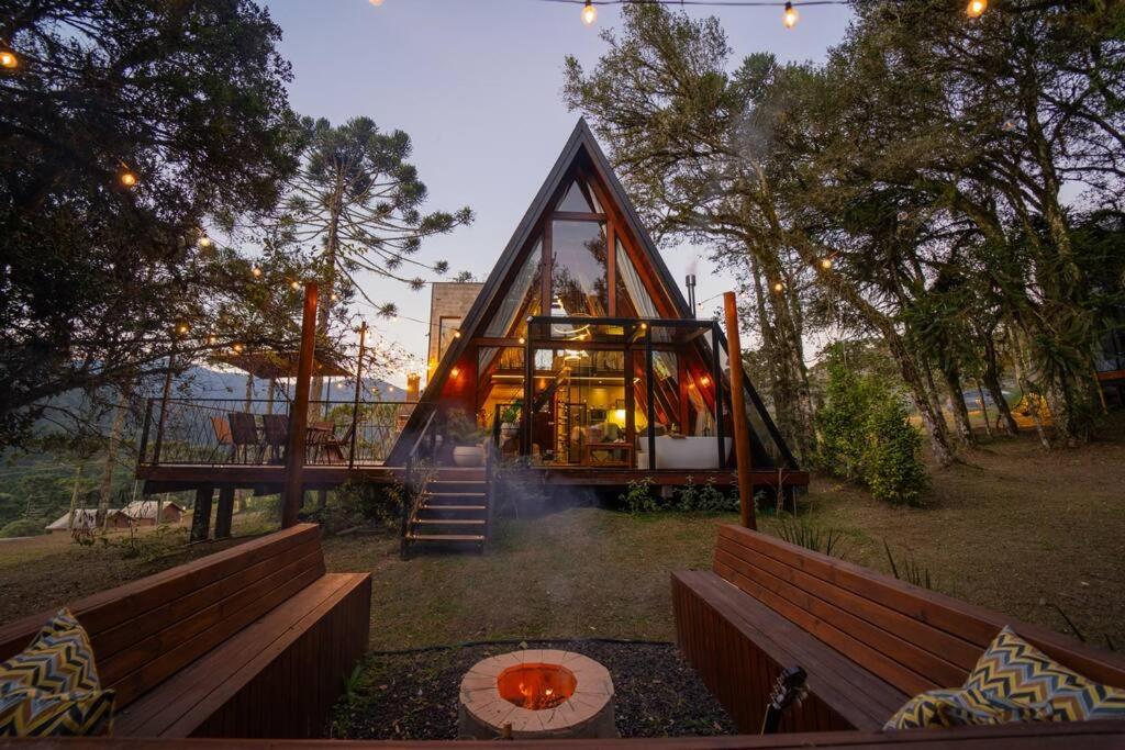 Cabana Limoeiro com vista para as montanhas