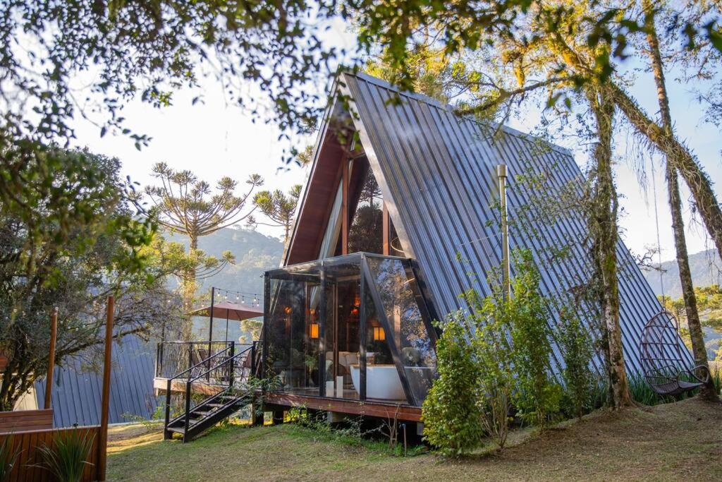 Cabana Limoeiro com vista para as montanhas