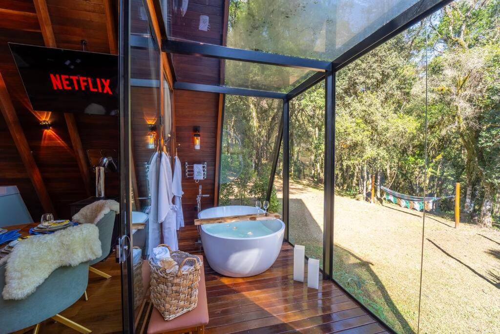 Cabana Limoeiro com vista para as montanhas