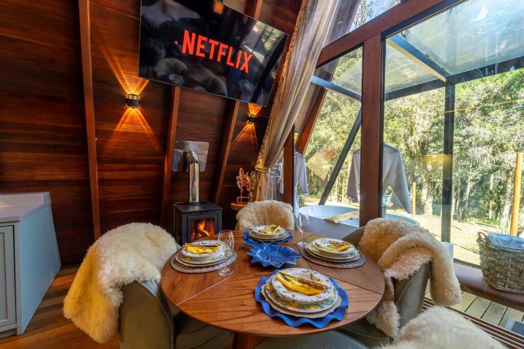 Cabana Limoeiro com vista para as montanhas
