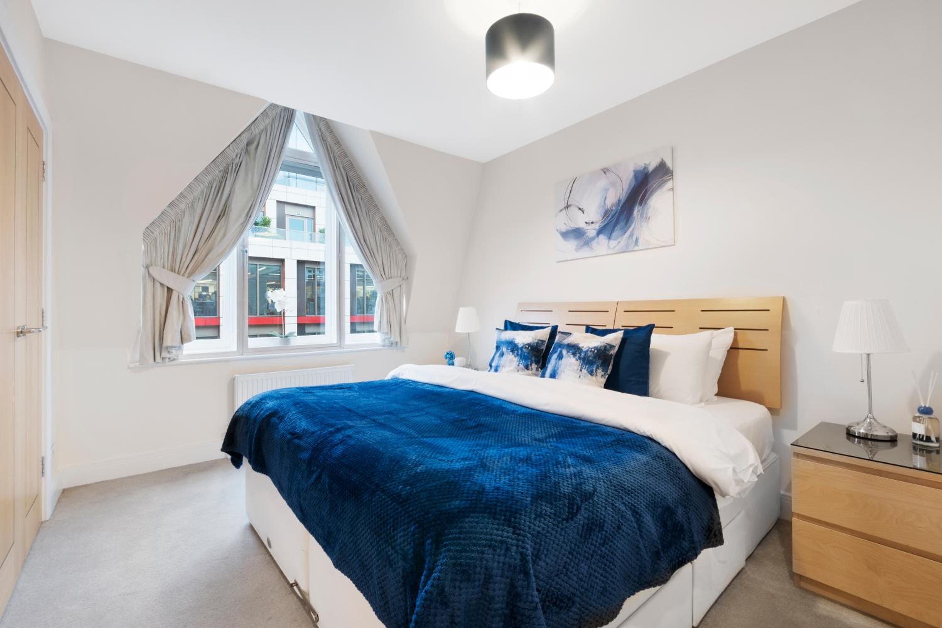 Farringdon Penthouse Spacious 3 Bedroom 2 Bath