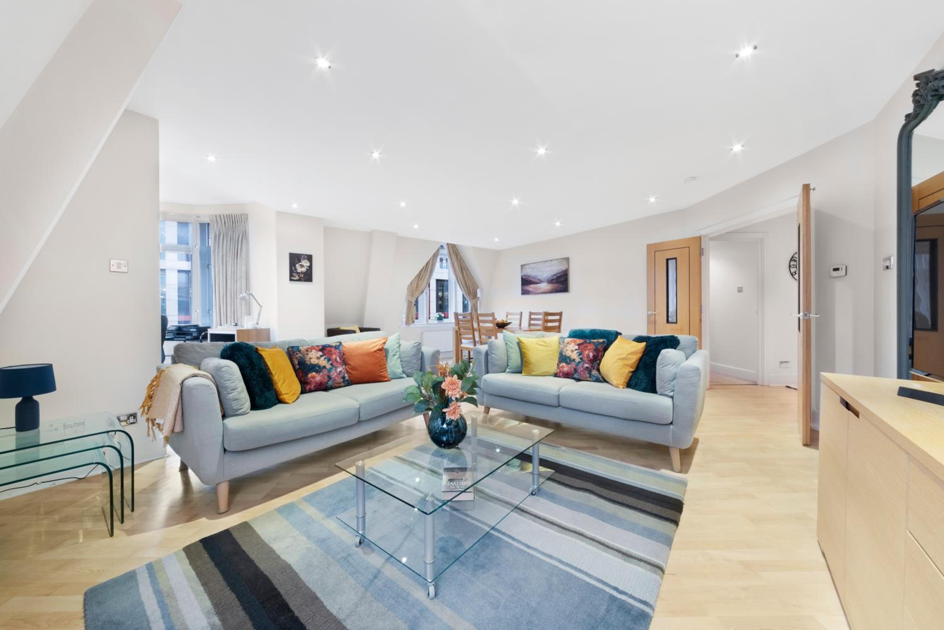 Farringdon Penthouse Spacious 3 Bedroom 2 Bath