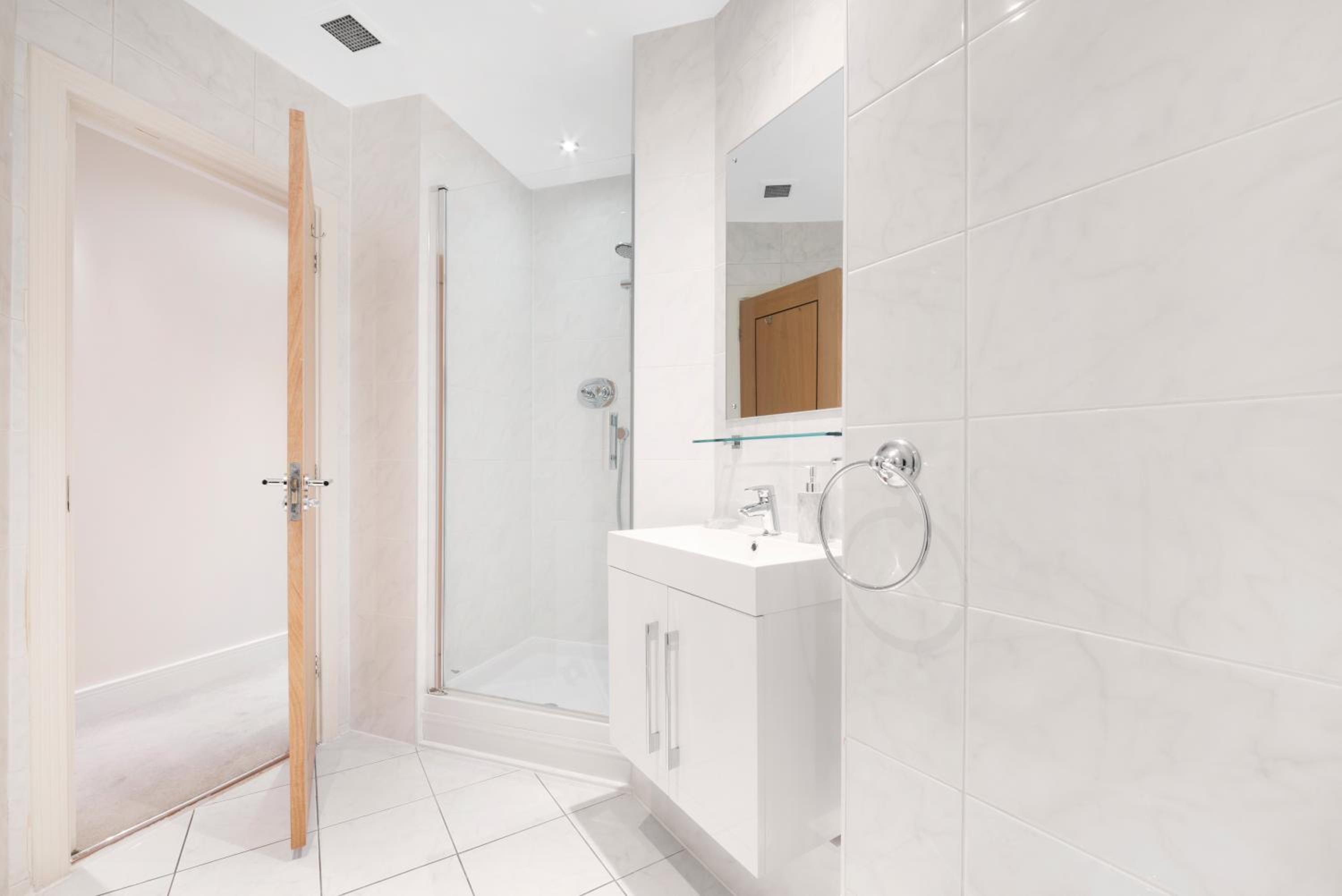 Farringdon Penthouse Spacious 3 Bedroom 2 Bath