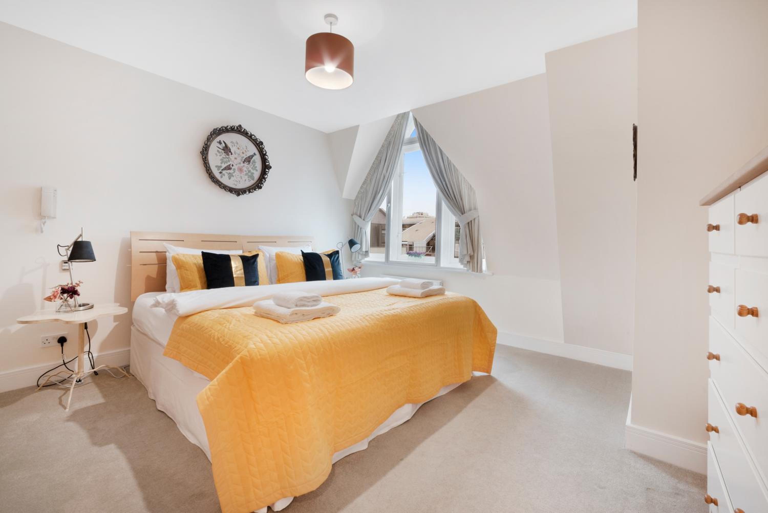Farringdon Penthouse Spacious 3 Bedroom 2 Bath